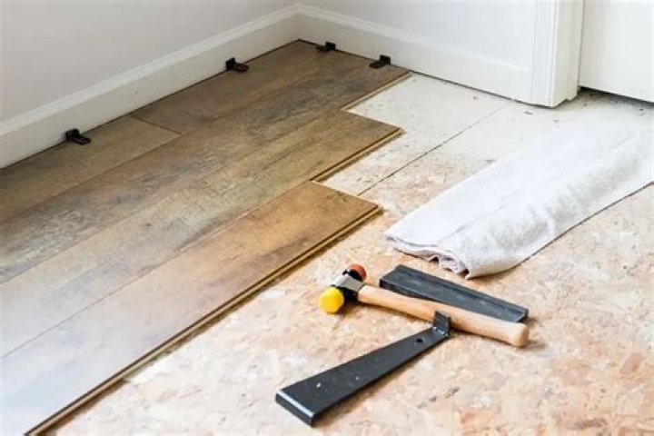 How flat should a floor be for vinyl plank flooring?